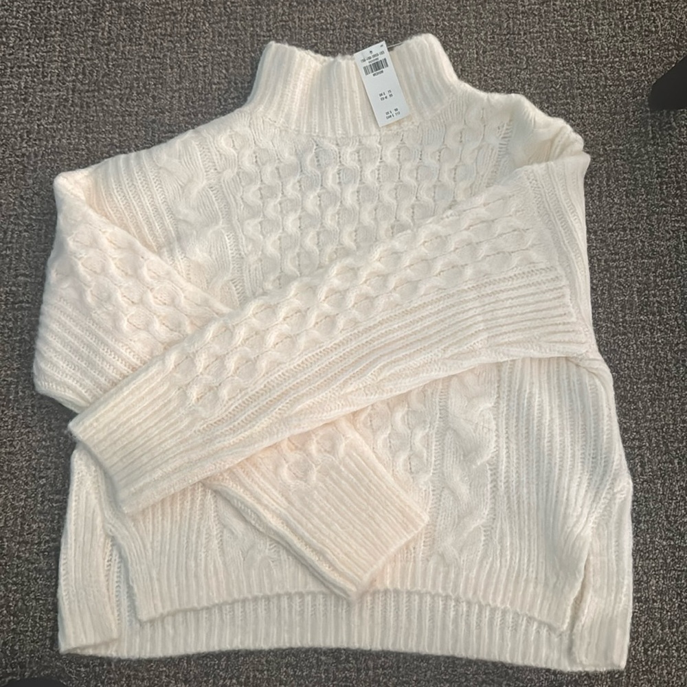 Abercrombie half turtle neck, white sweater
